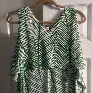 Ready for vacay! 🌊🏝️ Tropical Leaf Print Maxi Dress